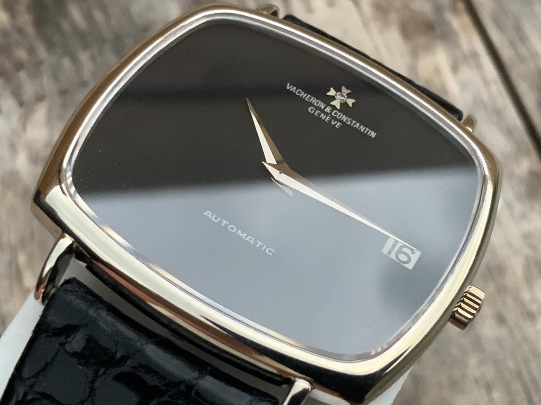 A fine wristwatch from the Maison Patrimoine collection